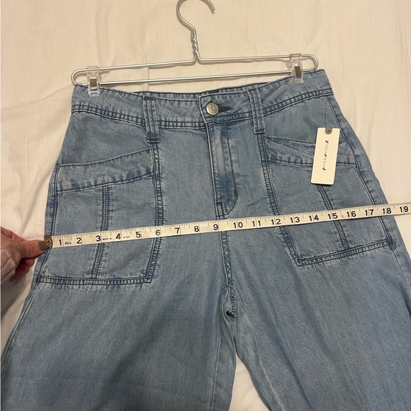 Level 99 Anthropologie light wash - Picture 8 of 9